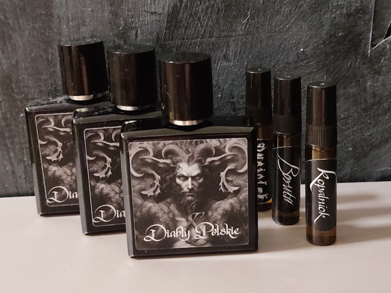 Perfumy z kolekcji Diabły Polskie marki Fyyre Perfumes
